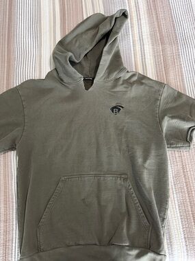 TALENTLESS Olive Short-Sleeve Pullover Hoodie